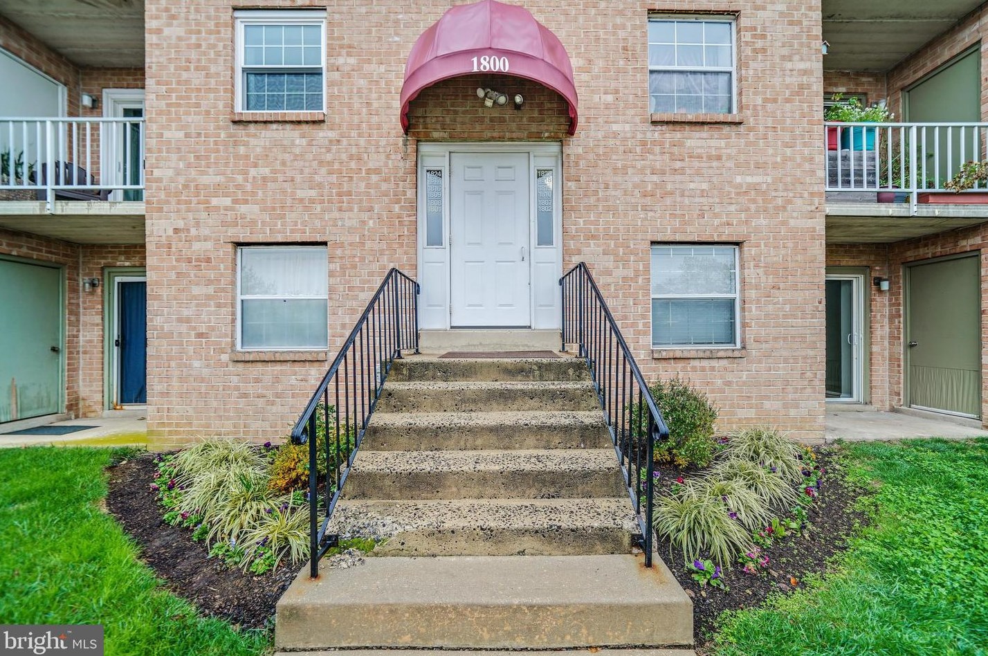 1807 Valley Dr, West Chester PA  19382-6491 exterior