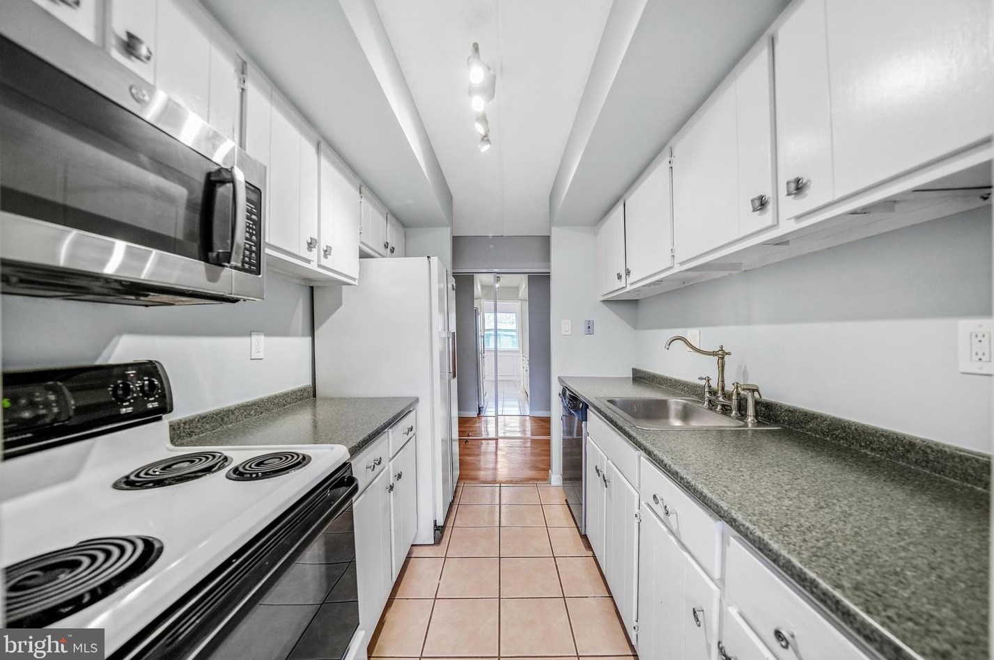 1807 Valley Dr, West Chester PA  19382-6491 exterior