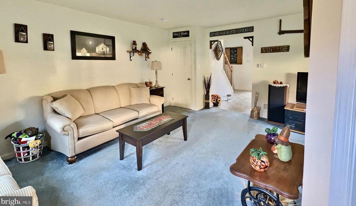 52 Hogan Pl, Romansville, PA 19320-5901