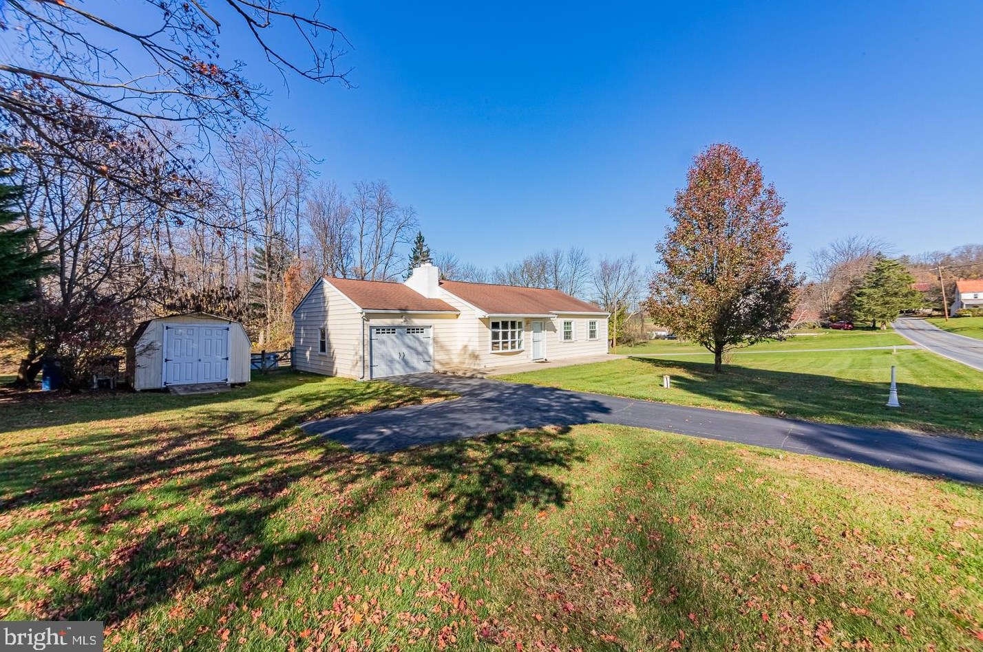 223 Hibernia Rd, Romansville, PA 19320-1382