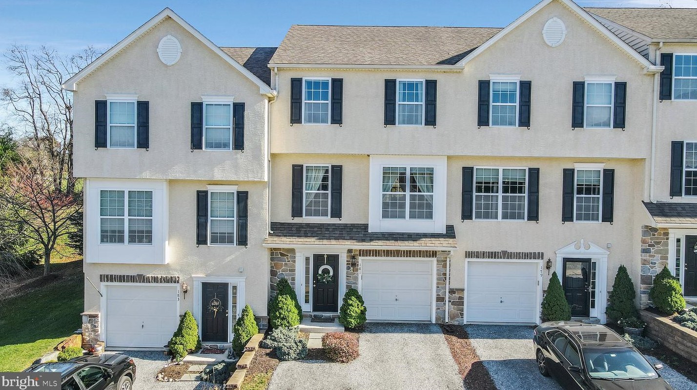 181 Lukens Mill Dr, Romansville, PA 19320-3968