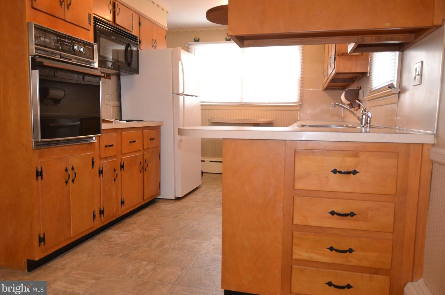 1102 Kings Hwy, Romansville PA  19320-1930 exterior