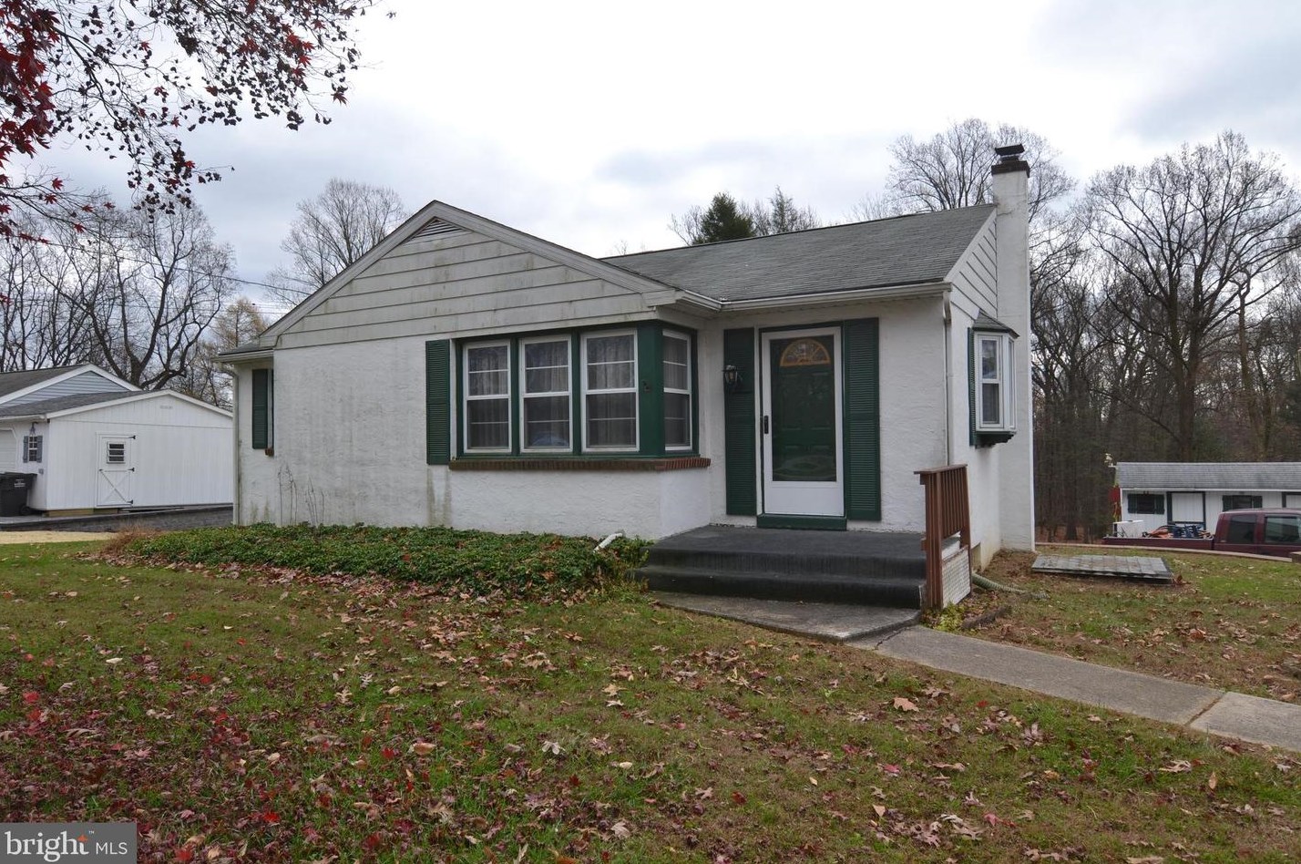 1102 Kings Hwy, Romansville PA  19320-1930 exterior
