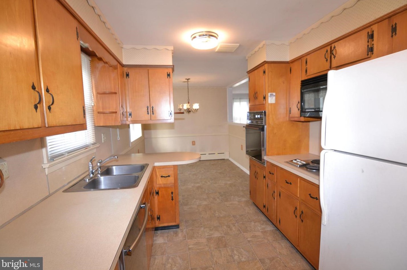 1102 Kings Hwy, Romansville PA  19320-1930 exterior