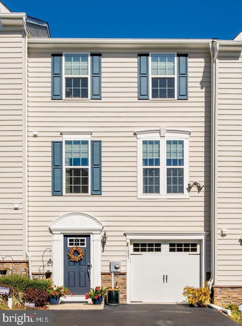 1827 Honeysuckle Ct, Downingtown, PA 19335