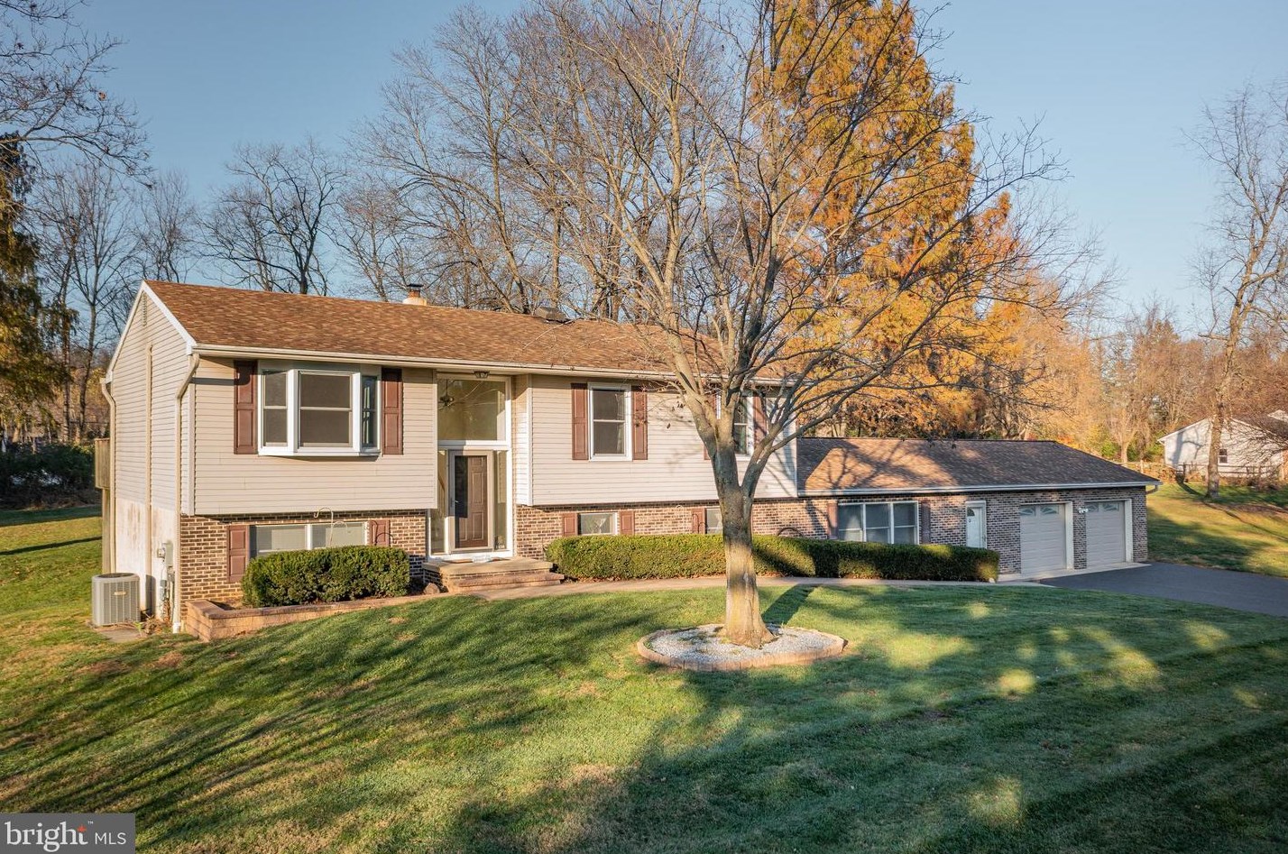 1898 Berue Dr, Romansville, PA 19320