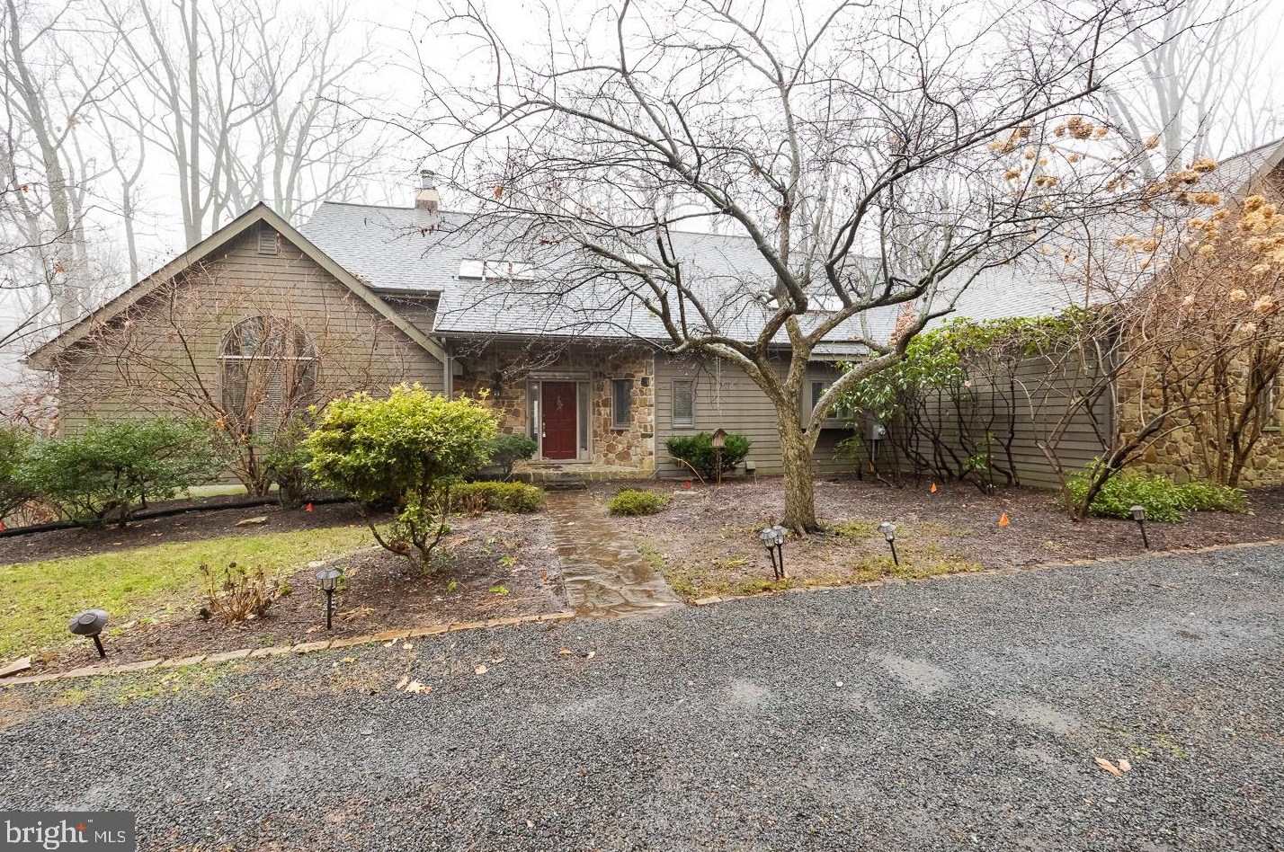 2824 Horseshoe Trl, Chester Springs, PA 19425-3004