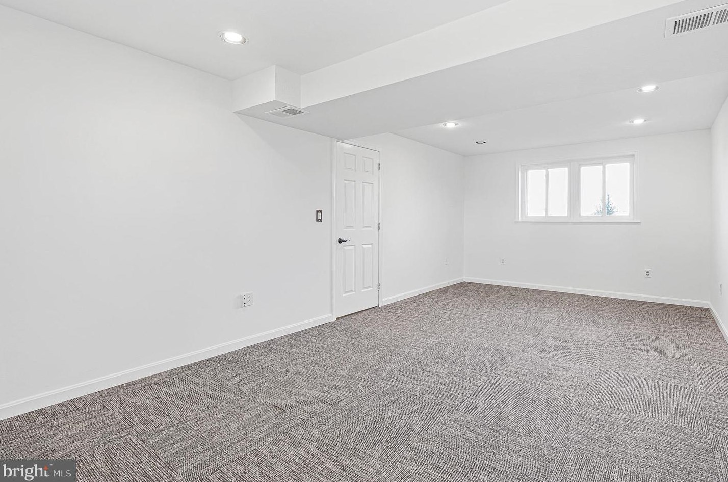 951 Little Elk Crk Rd, Oxford PA 19363-2814 exterior