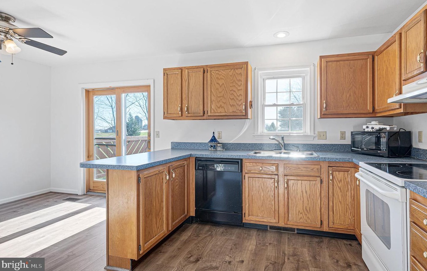 951 Little Elk Crk Rd, Oxford PA 19363-2814 exterior