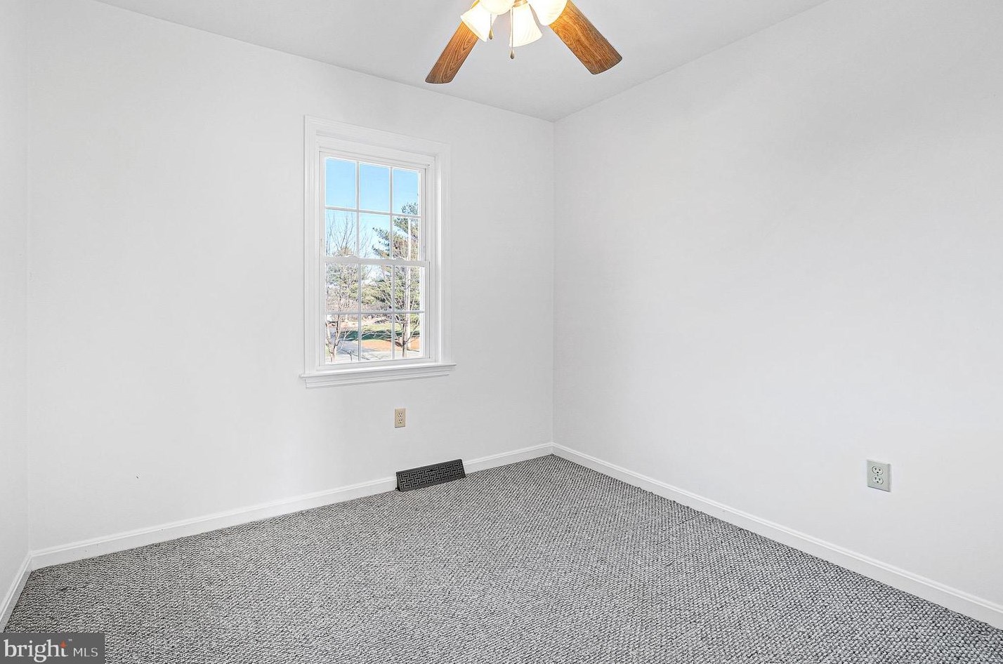 951 Little Elk Crk Rd, Oxford PA 19363-2814 exterior