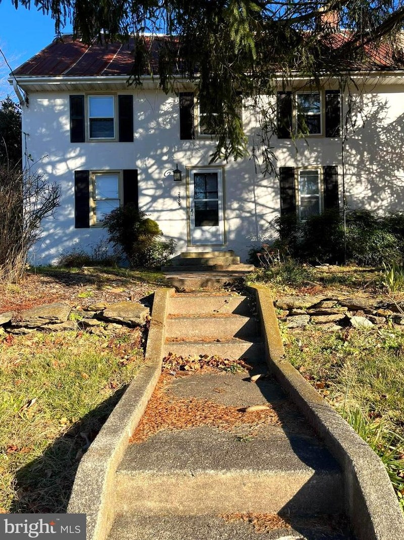 2395 Strasburg Rd, Romansville, PA 19320