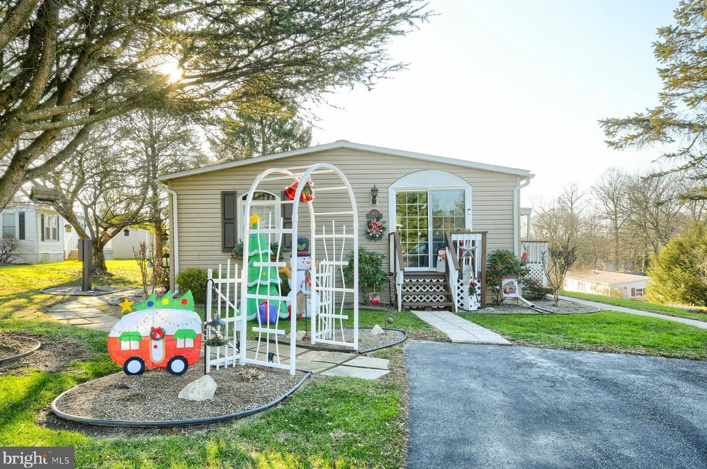 1018 Sunhigh Dr, West Chester PA  19380-1635 exterior