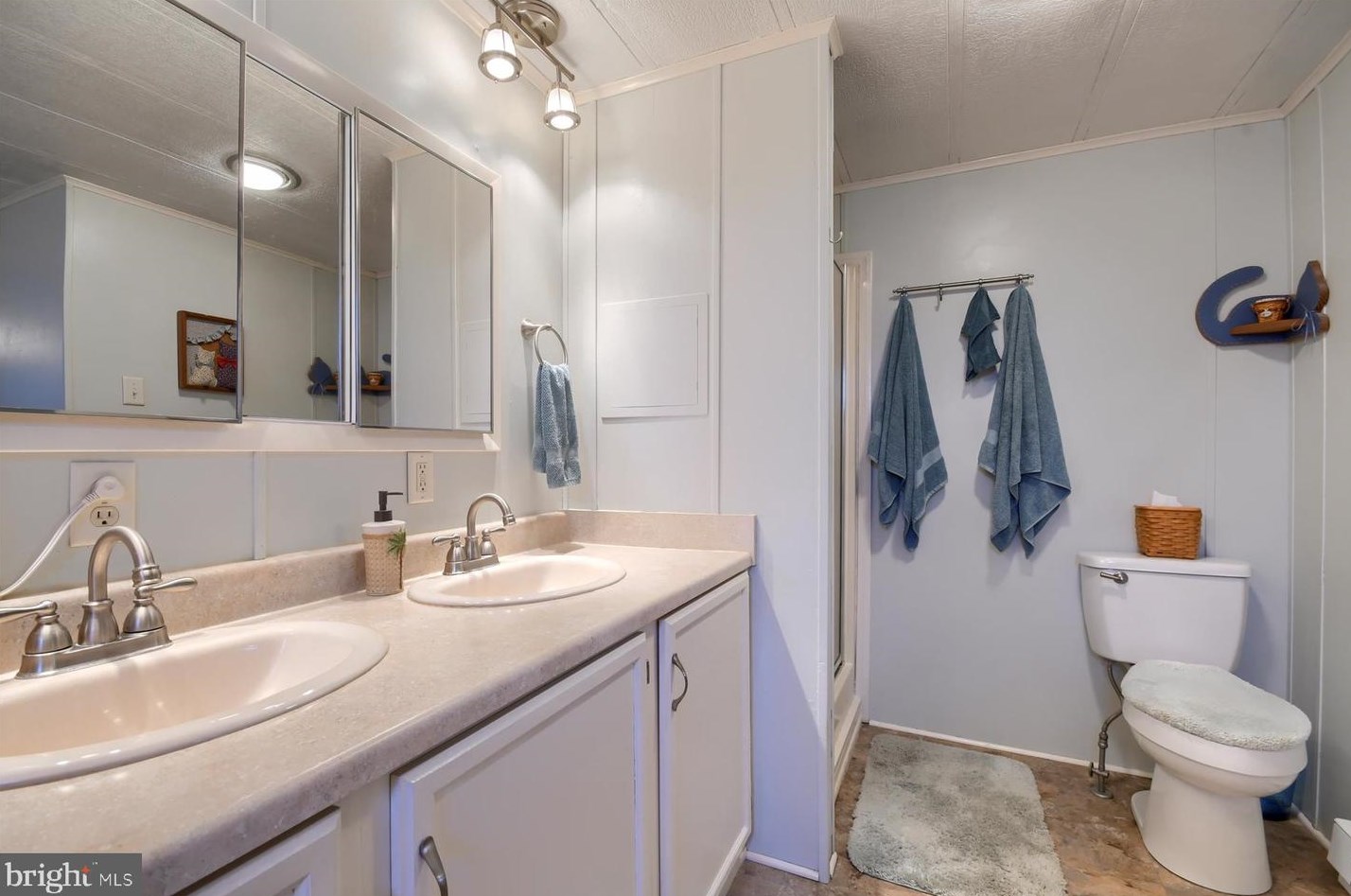 1018 Sunhigh Dr, West Chester PA  19380-1635 exterior