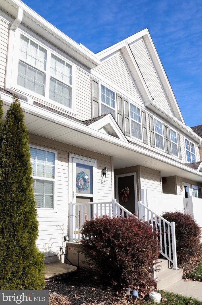 219 Flagstone Rd, Chester Springs, PA 19425-3827