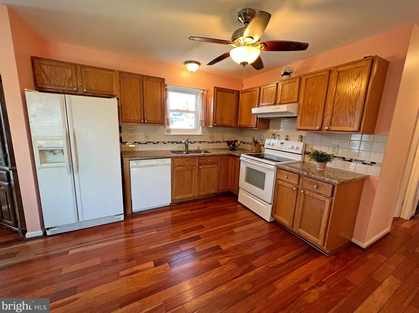 869 Pine St, Honey Brook, PA 19344-8746