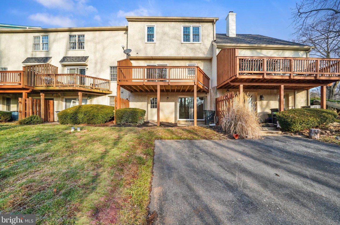 102 Everest Cir, West Chester PA  19382-6348 exterior