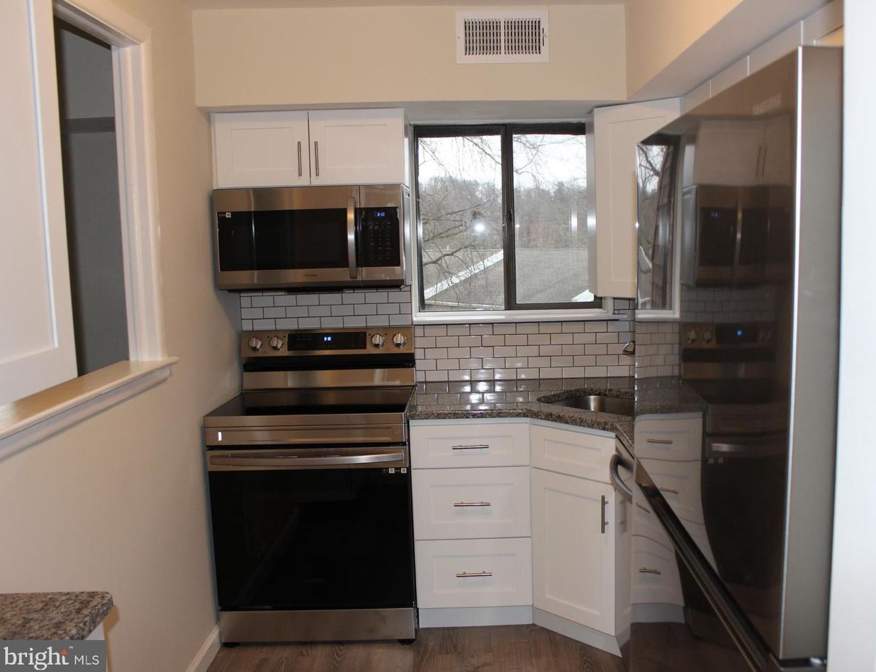 1024 Valley Dr, West Chester, PA 19382