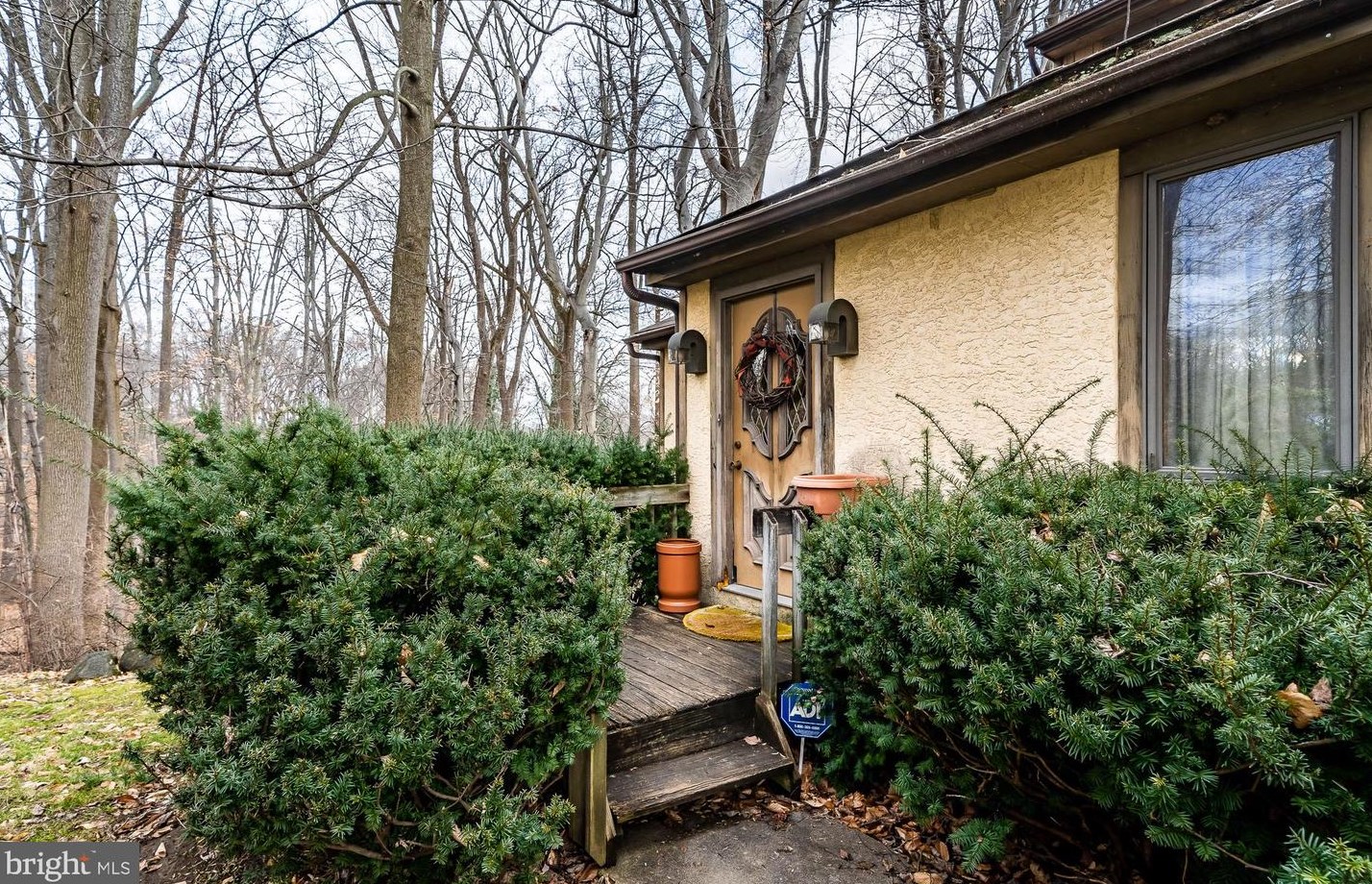 909 Shiloh Hill Dr, West Chester, PA 19382-7658