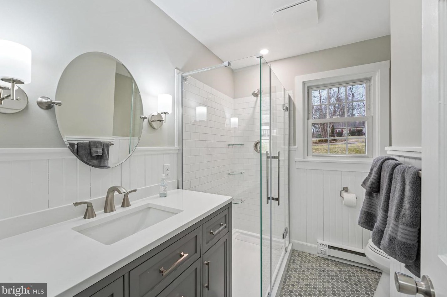 914 Springwood Dr, West Chester PA  19382-2122 exterior