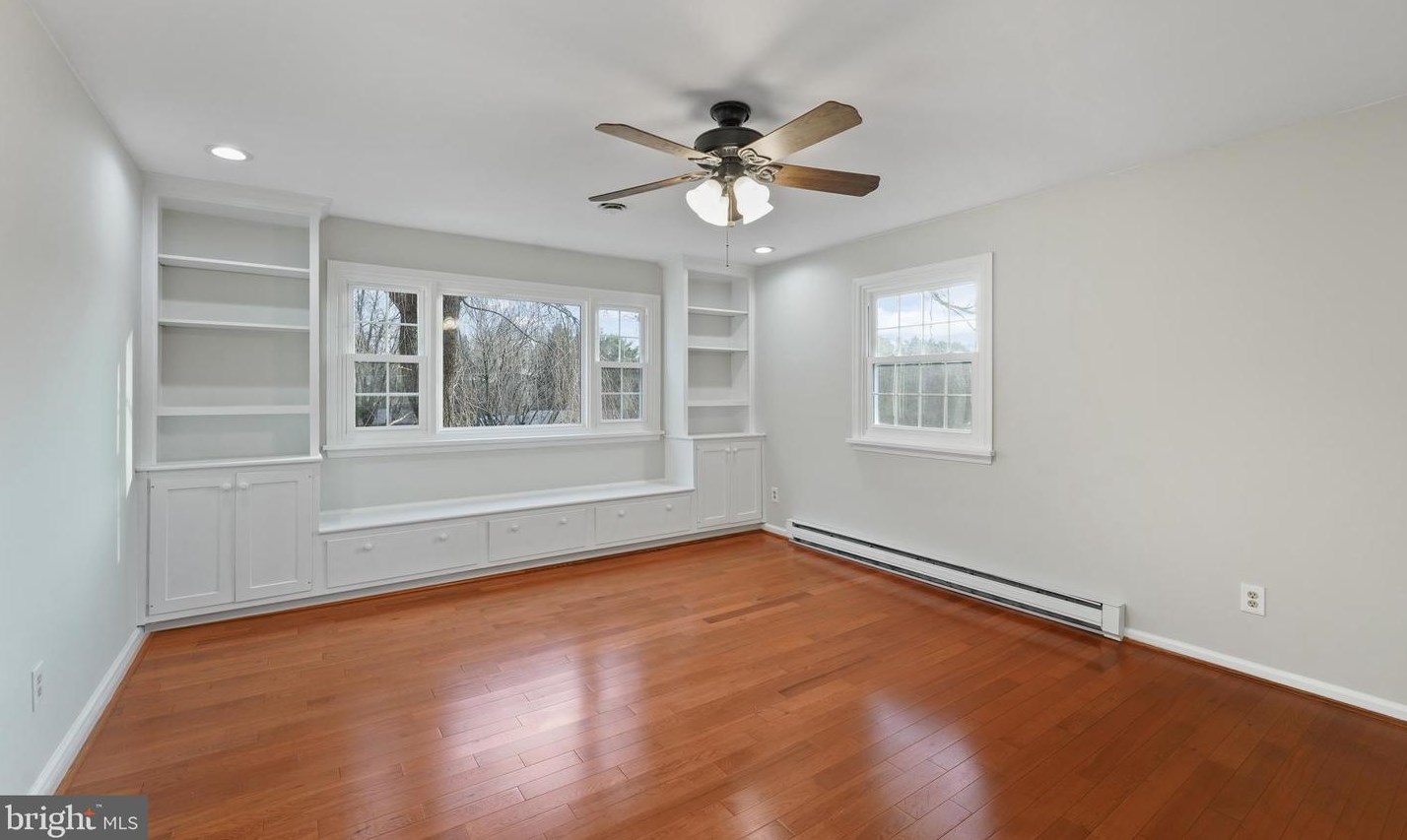 914 Springwood Dr, West Chester PA  19382-2122 exterior