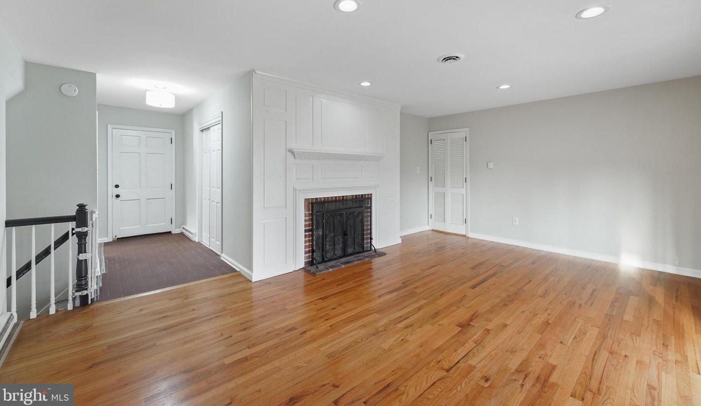 914 Springwood Dr, West Chester PA  19382-2122 exterior