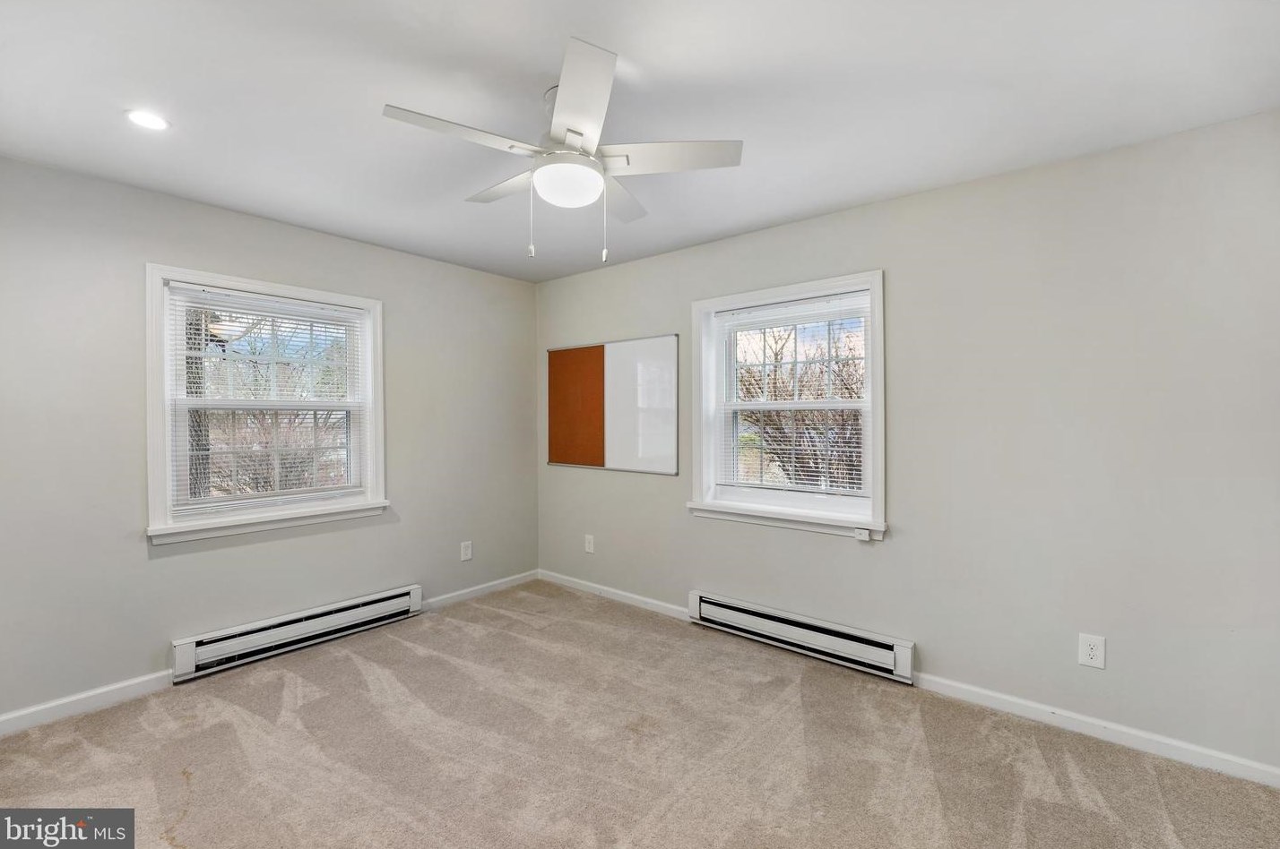 914 Springwood Dr, West Chester PA  19382-2122 exterior