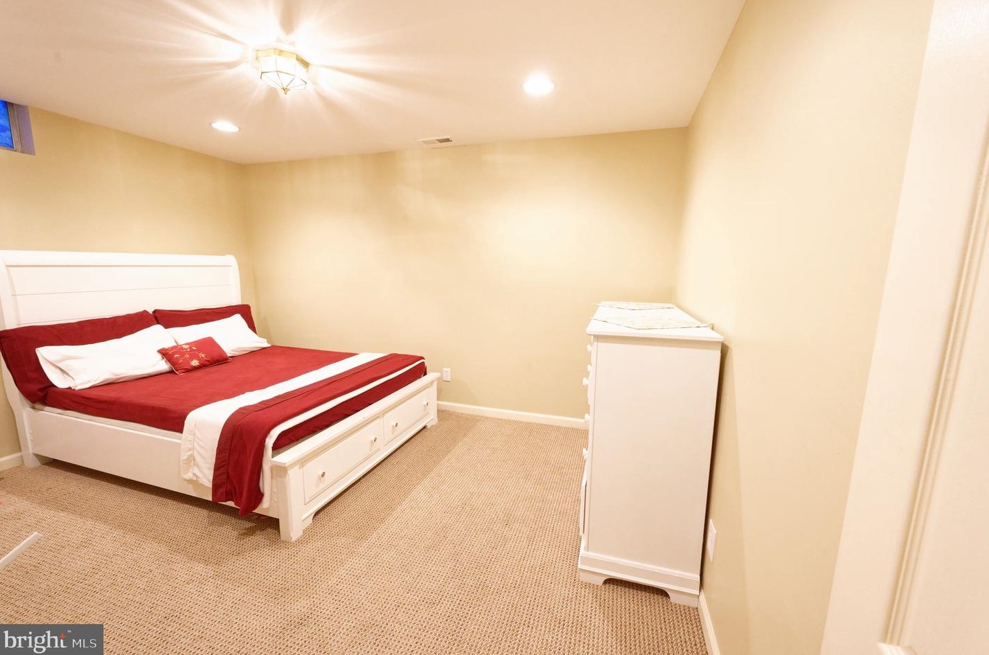 161 Applegate Dr, West Chester PA  19382-5587 exterior