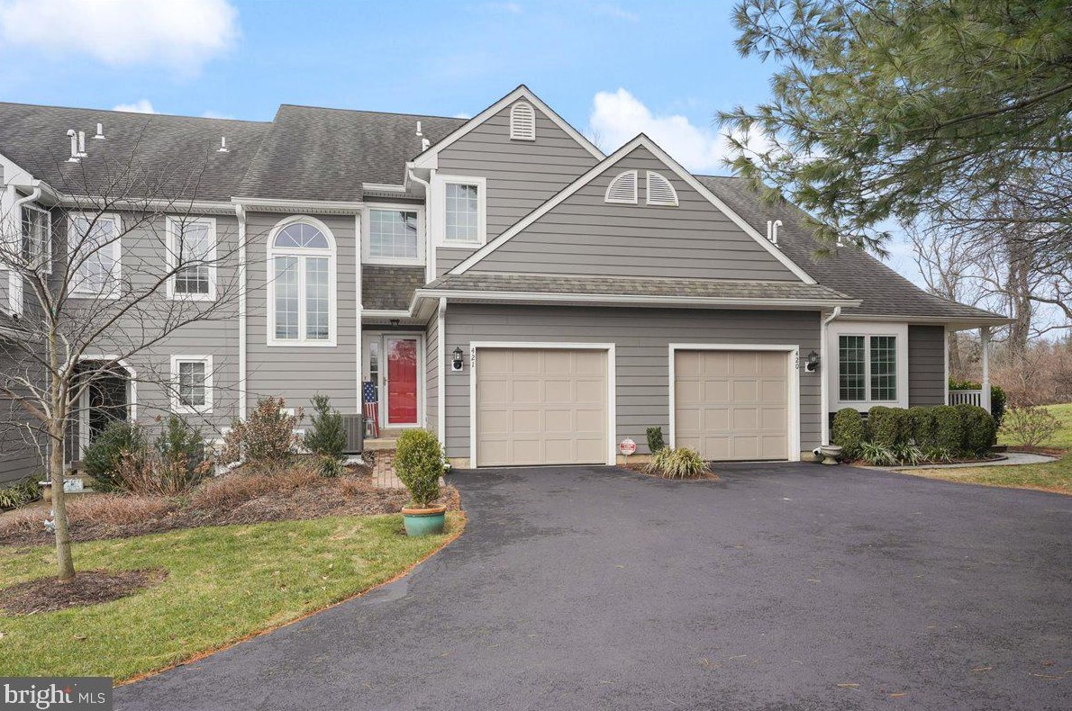 421 W Village Ln, Chadds Ford, PA 19317