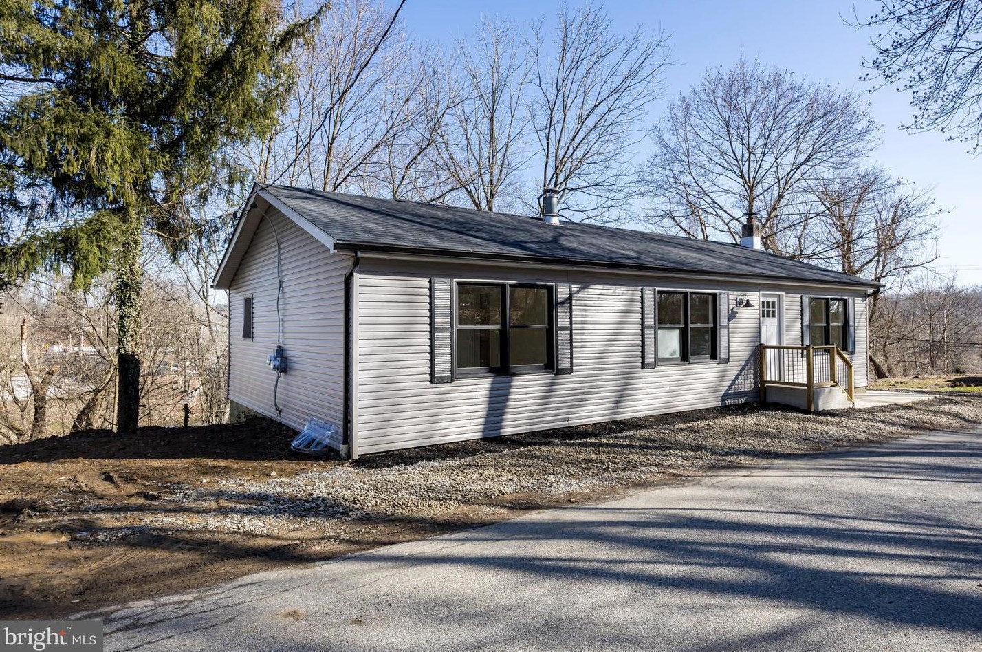 693 Creek Rd, West Chester, PA 19382-6854