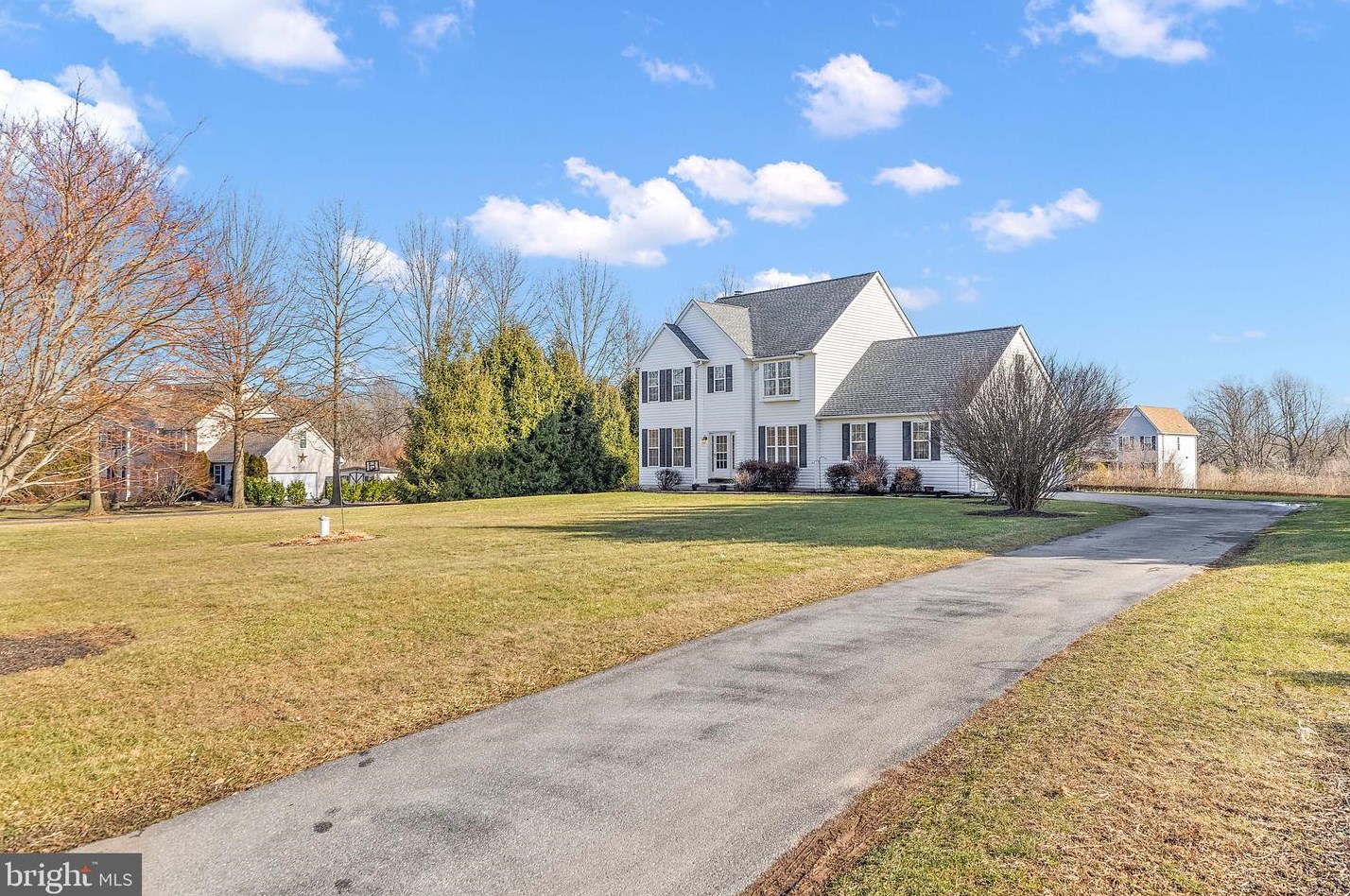 352 Autumn Hill Dr, Oxford, PA 19363-2104