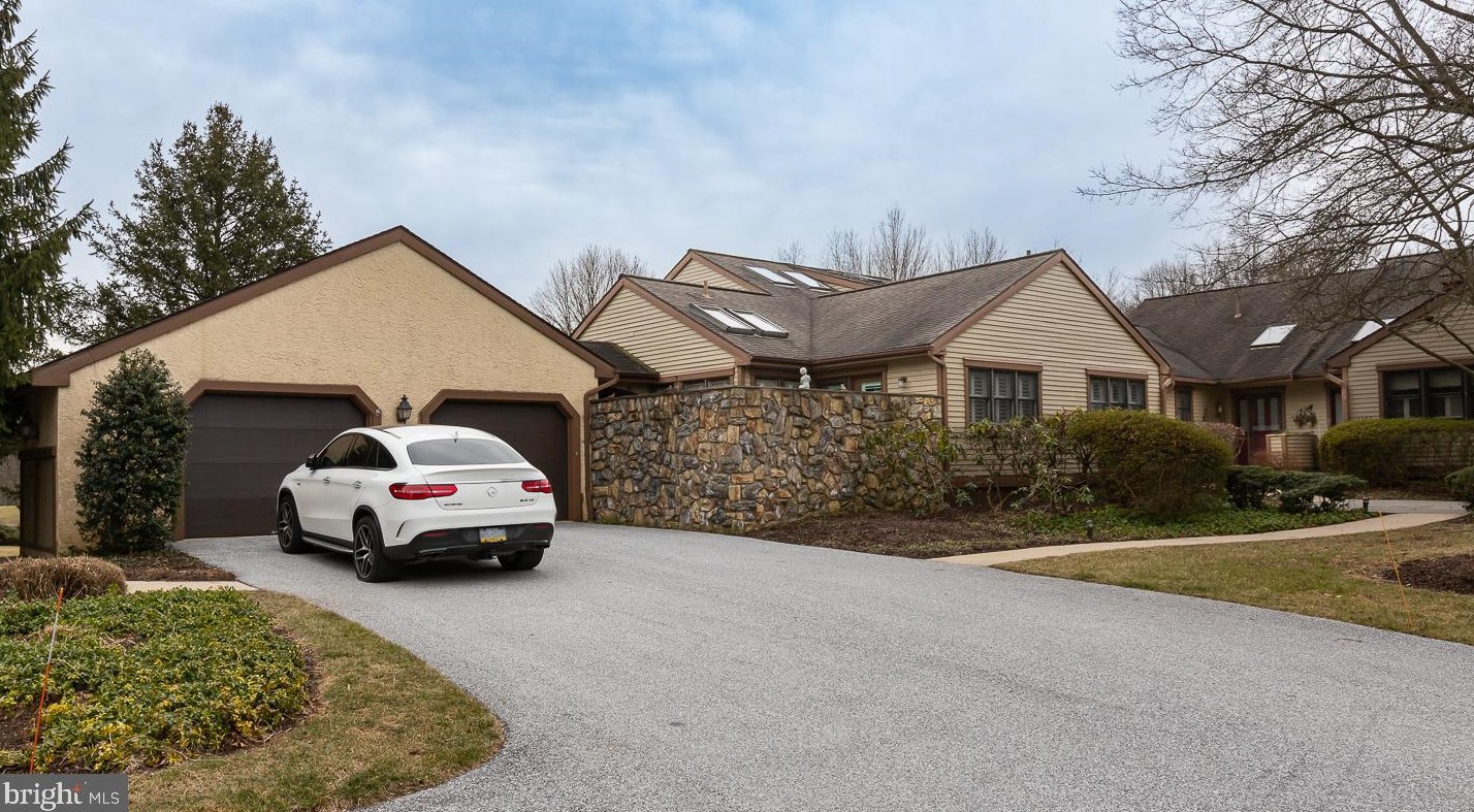 1098 Lincoln Dr, West Chester, PA 19380-5721