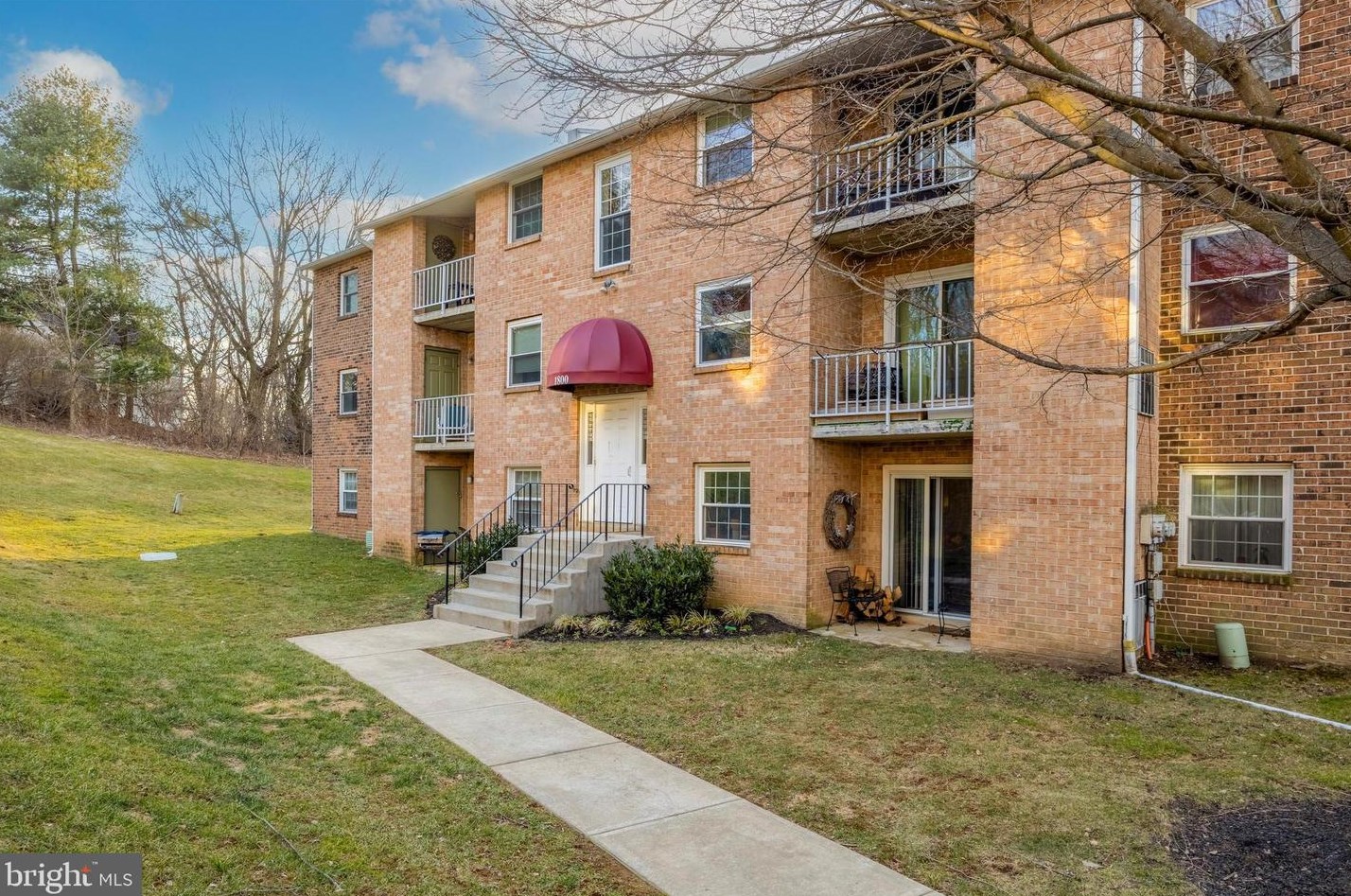 1806 Valley Dr, West Chester, PA 19382-6364