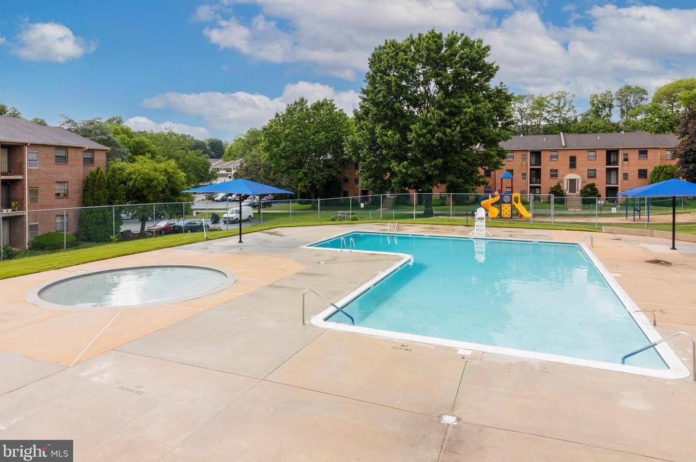 1806 Valley Dr, West Chester PA  19382-6364 exterior