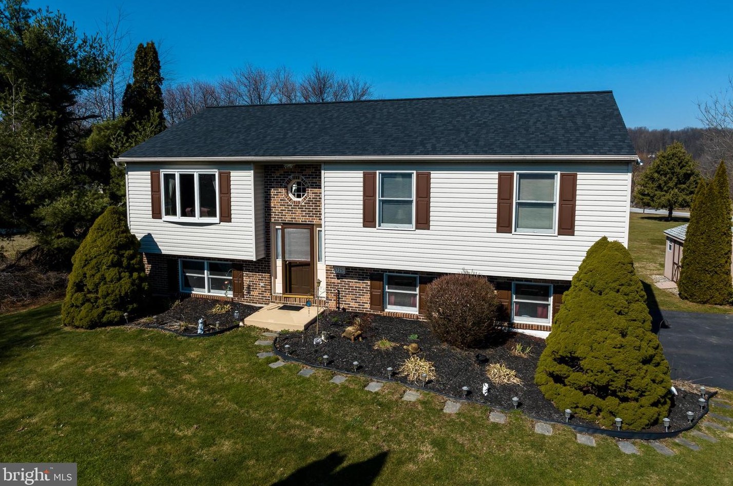 325 Sandy Hill Rd, Romansville, PA 19320-1006