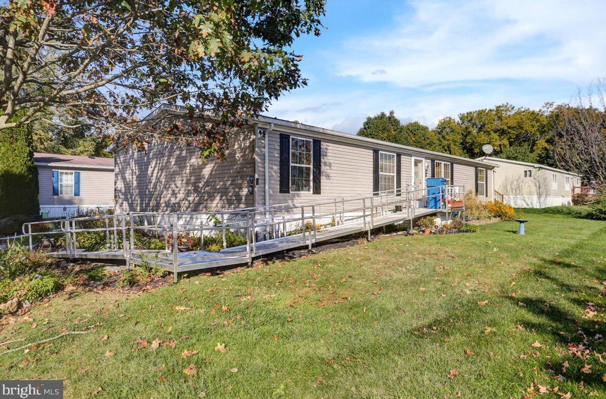 11 Doe Ct, Honey Brook, PA 19344-8688