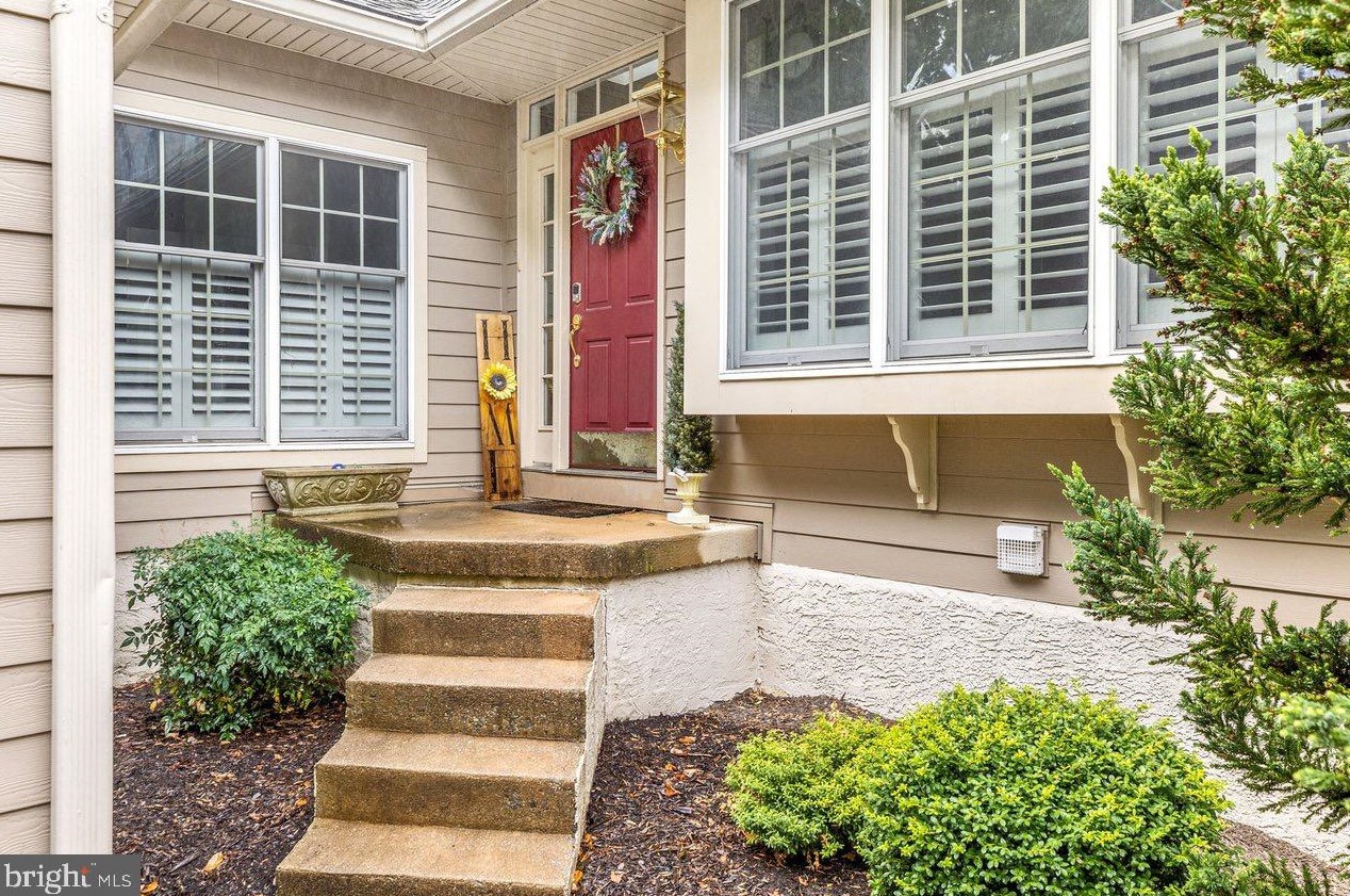 321 Lea Dr, West Chester, PA 19382-8246