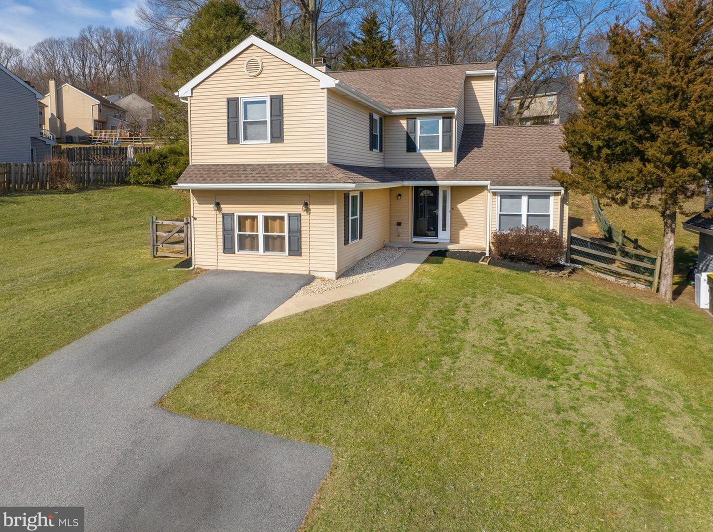 1213 Delaware Ln, Downingtown, PA 19335-3838