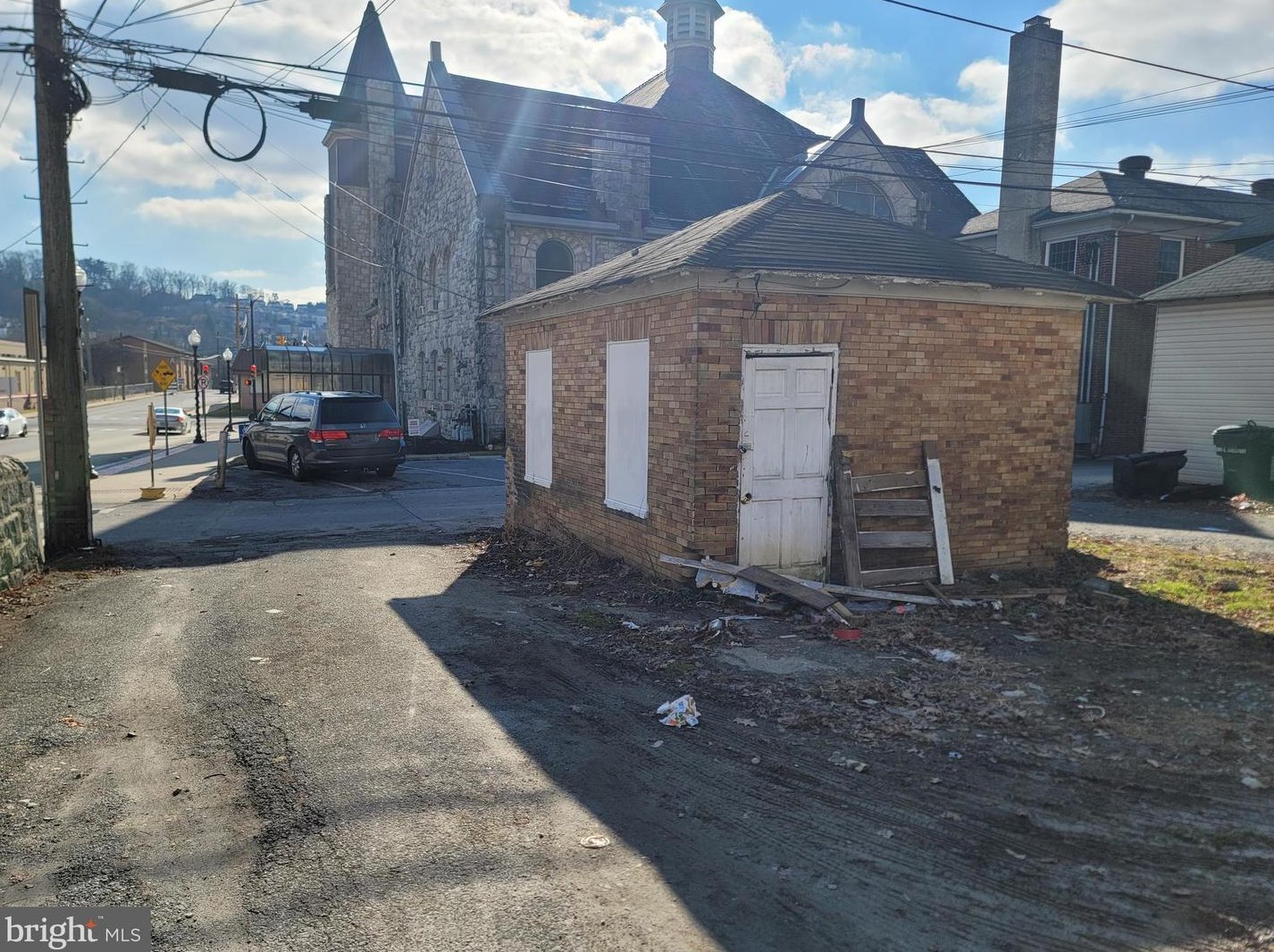 384 Chestnut St, Coatesville PA  19320-3203 exterior