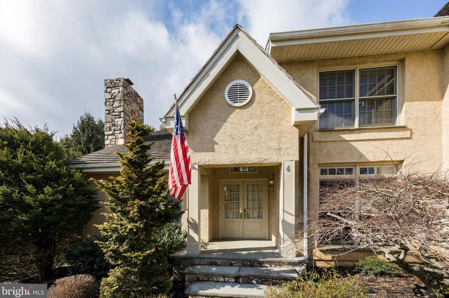4 Woodford Ln, Frazer, PA 19355-2801