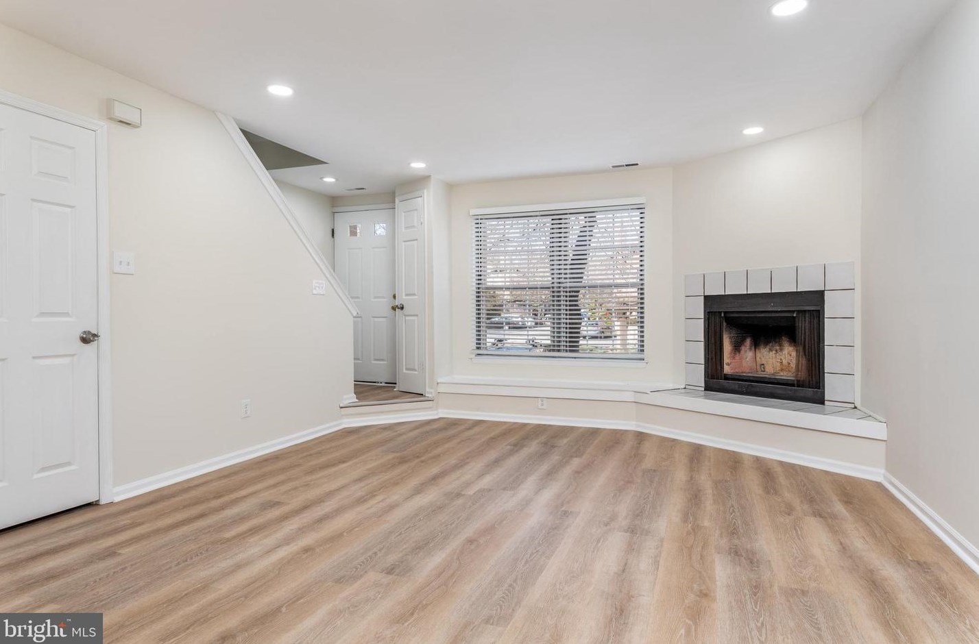 24 Rampart Dr, Wayne, PA 19087