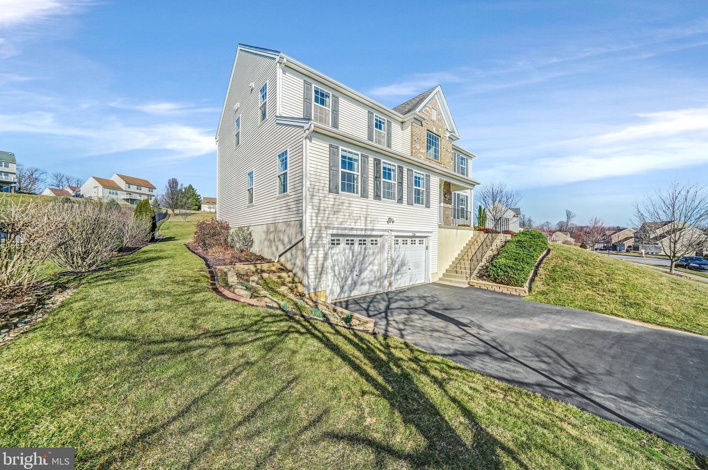 230 Coleridge Ln, Romansville, PA 19320