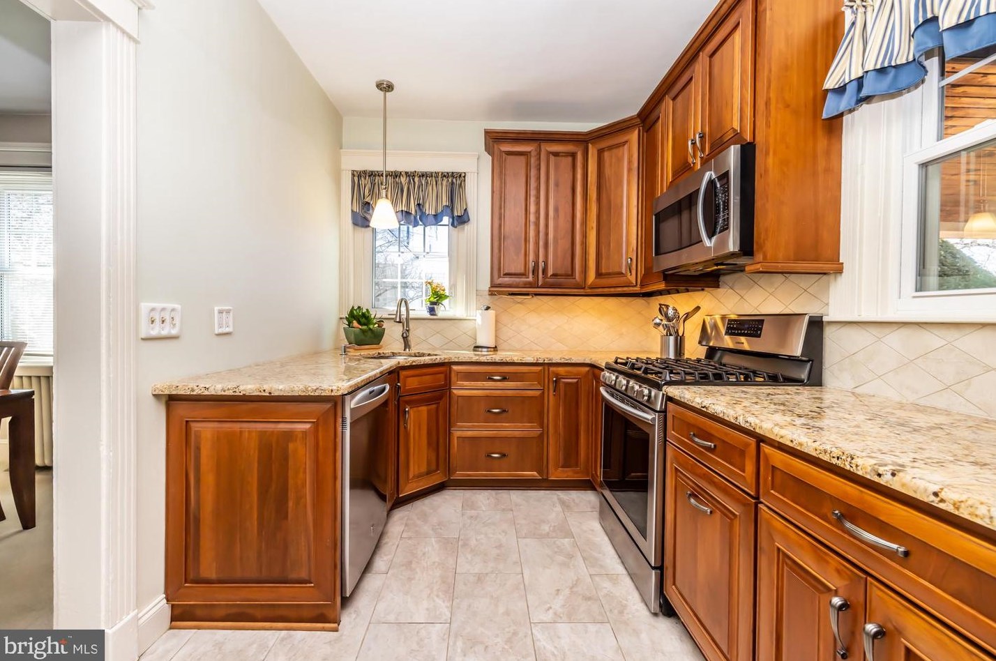 609 Sharpless St, West Chester PA  19382-3542 exterior