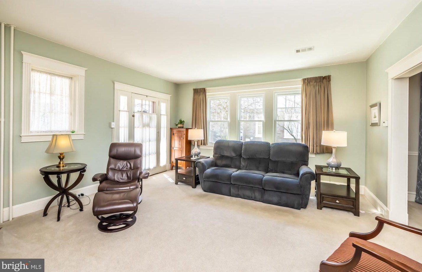 609 Sharpless St, West Chester PA  19382-3542 exterior