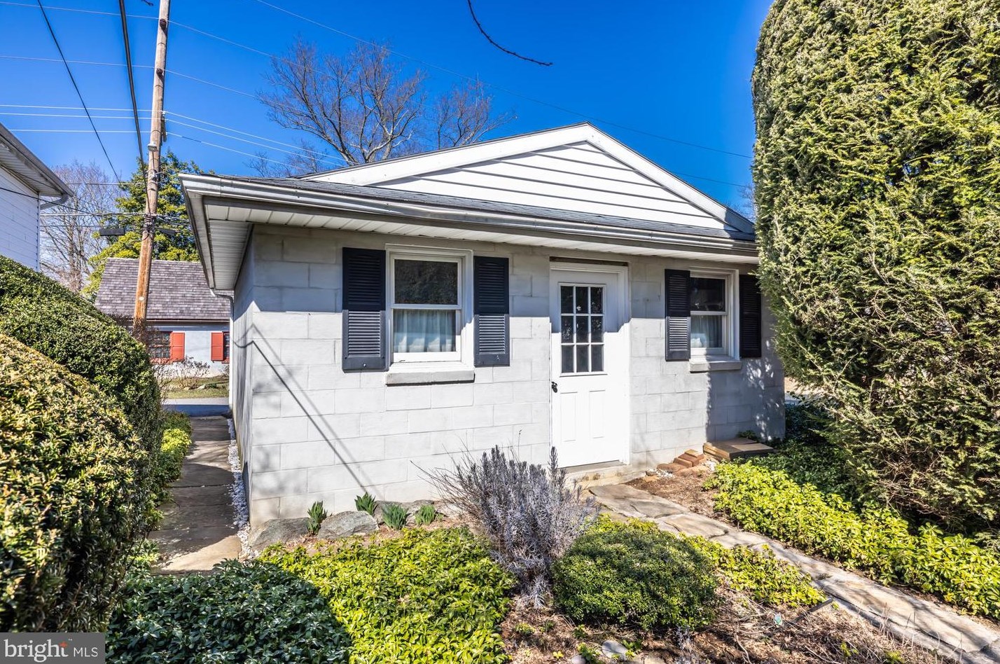 609 Sharpless St, West Chester PA  19382-3542 exterior