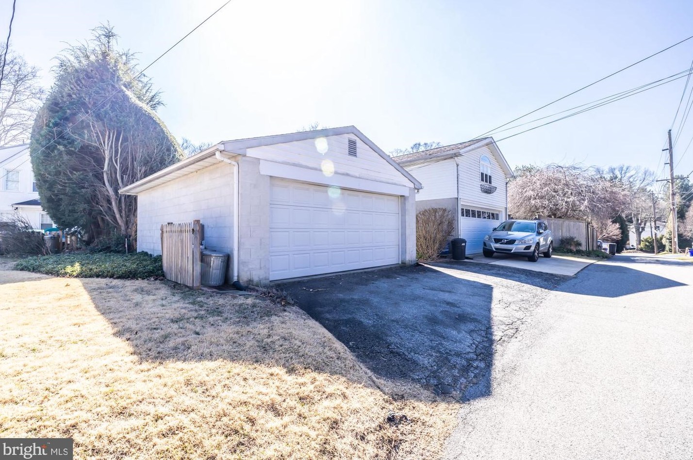 609 Sharpless St, West Chester PA  19382-3542 exterior