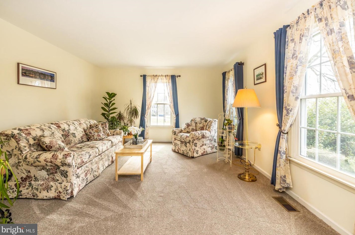 321 Courtney Cir, West Chester PA  19382-4871 exterior