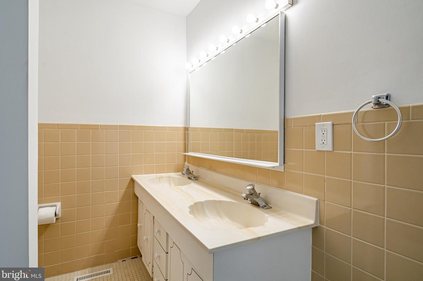 126 Denbigh Ter, West Chester PA  19380-2151 exterior