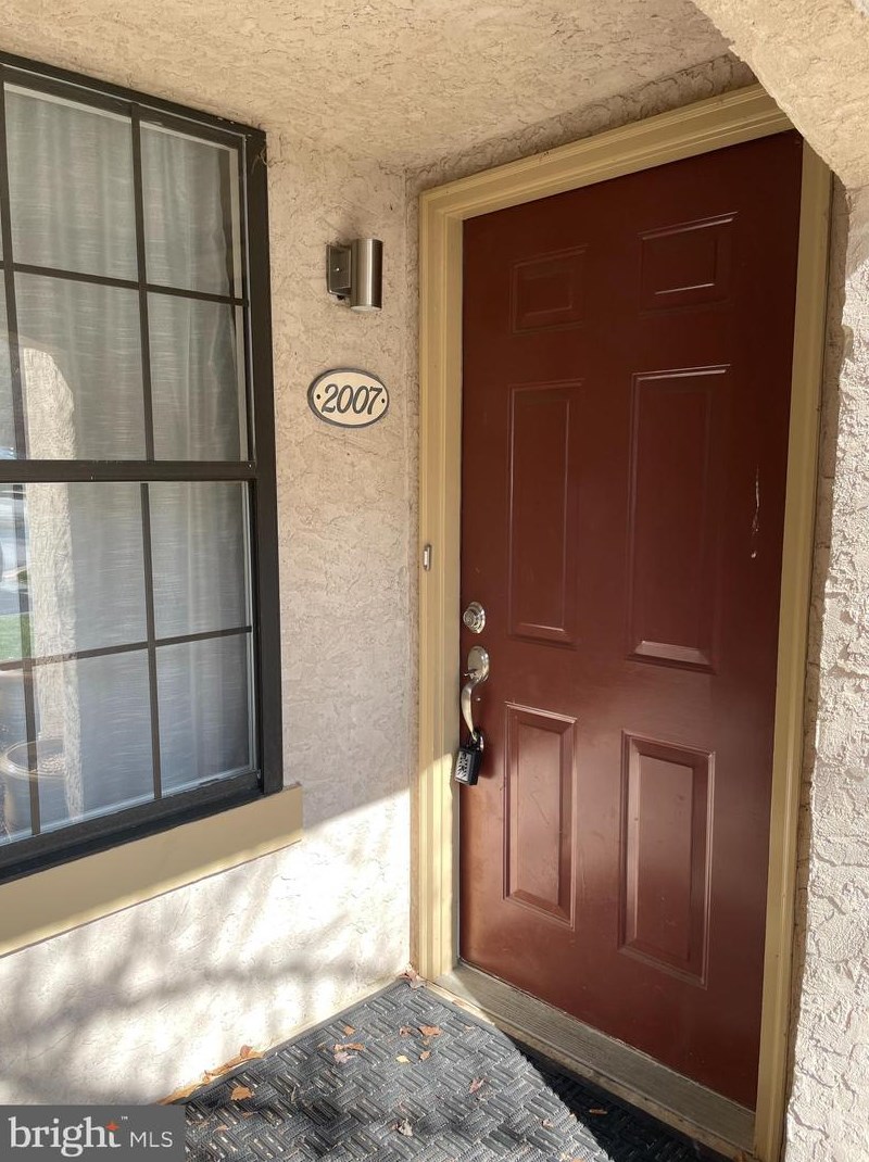 2007 Stoneham Dr, West Chester, PA 19382-6674