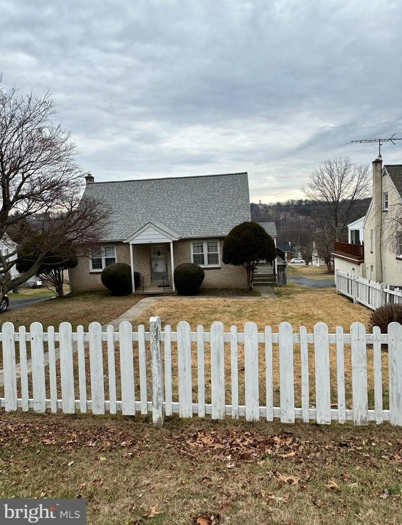 1411 Oak St, Romansville, PA 19320-2527