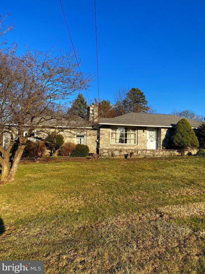 651 Water St, Honey Brook, PA 19344-1050